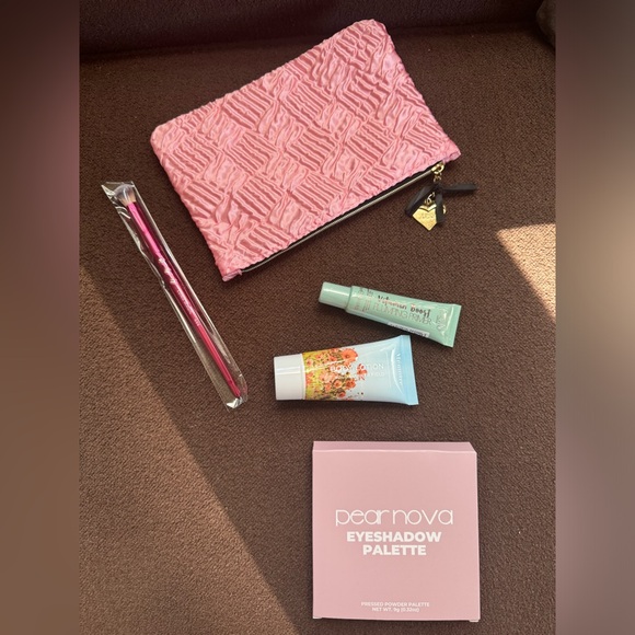 NIB February 2024 Ipsy Makeup Kit - Picture 1 of 5